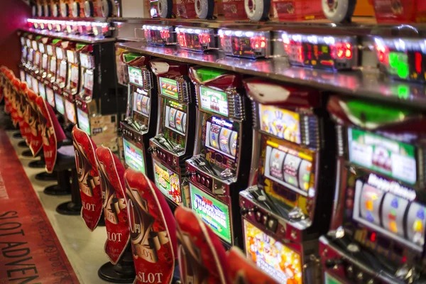 Live-dealer blackjack and roulette streaming in HD